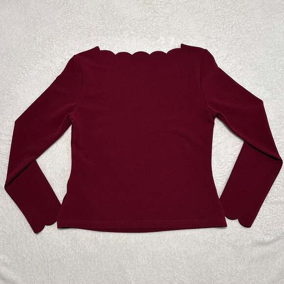 Scalloped Edge Solid Top - Picture 5 of 8